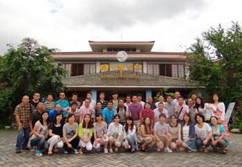 爱体育(中国)官方网站-登录入口玉溪映月潭温泉之旅合影